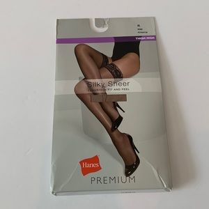 Hanes Premium Silky Sheer Luxurious fit and feel Thigh High Medium new POS1002